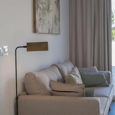 Acogedor Con Jardin En 2